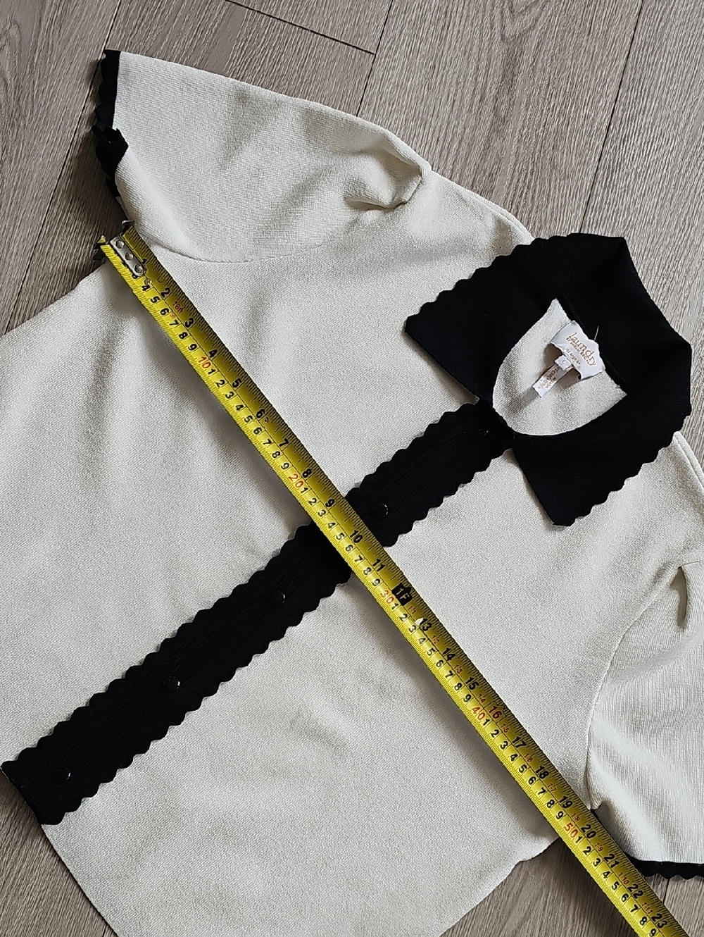 Laundry by Shelli Segal Scallop Detail Button Down Short Sleeve Sweater Blouse - Picture 14 of 16